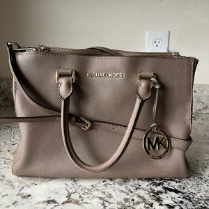 Michael Kors Sutton Medium Bag - Dune